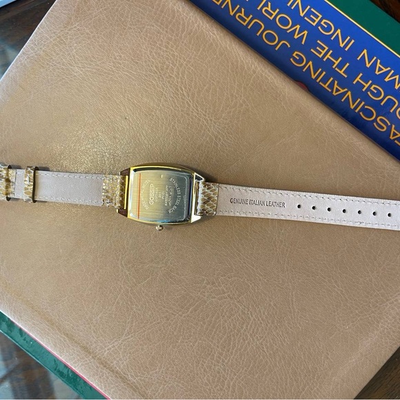Gossip Elegant Gold Watch with Textured Strap - Picture 6 of 8